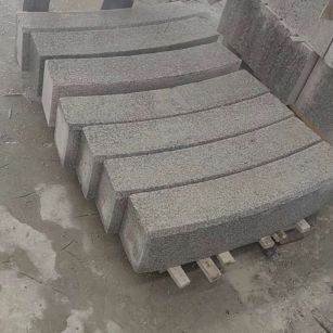六安芝麻白弧形路牙石