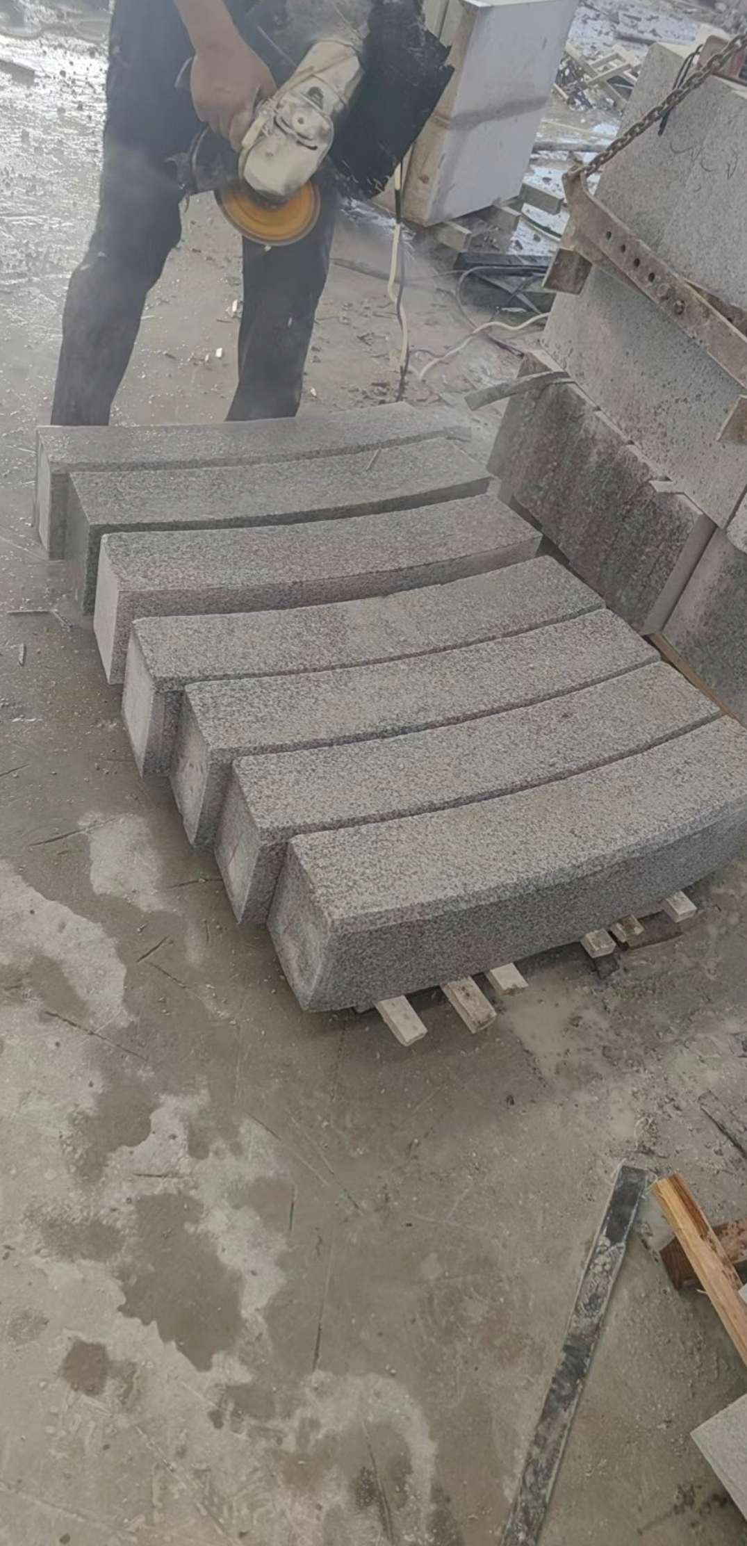 六安芝麻白弧形路牙石