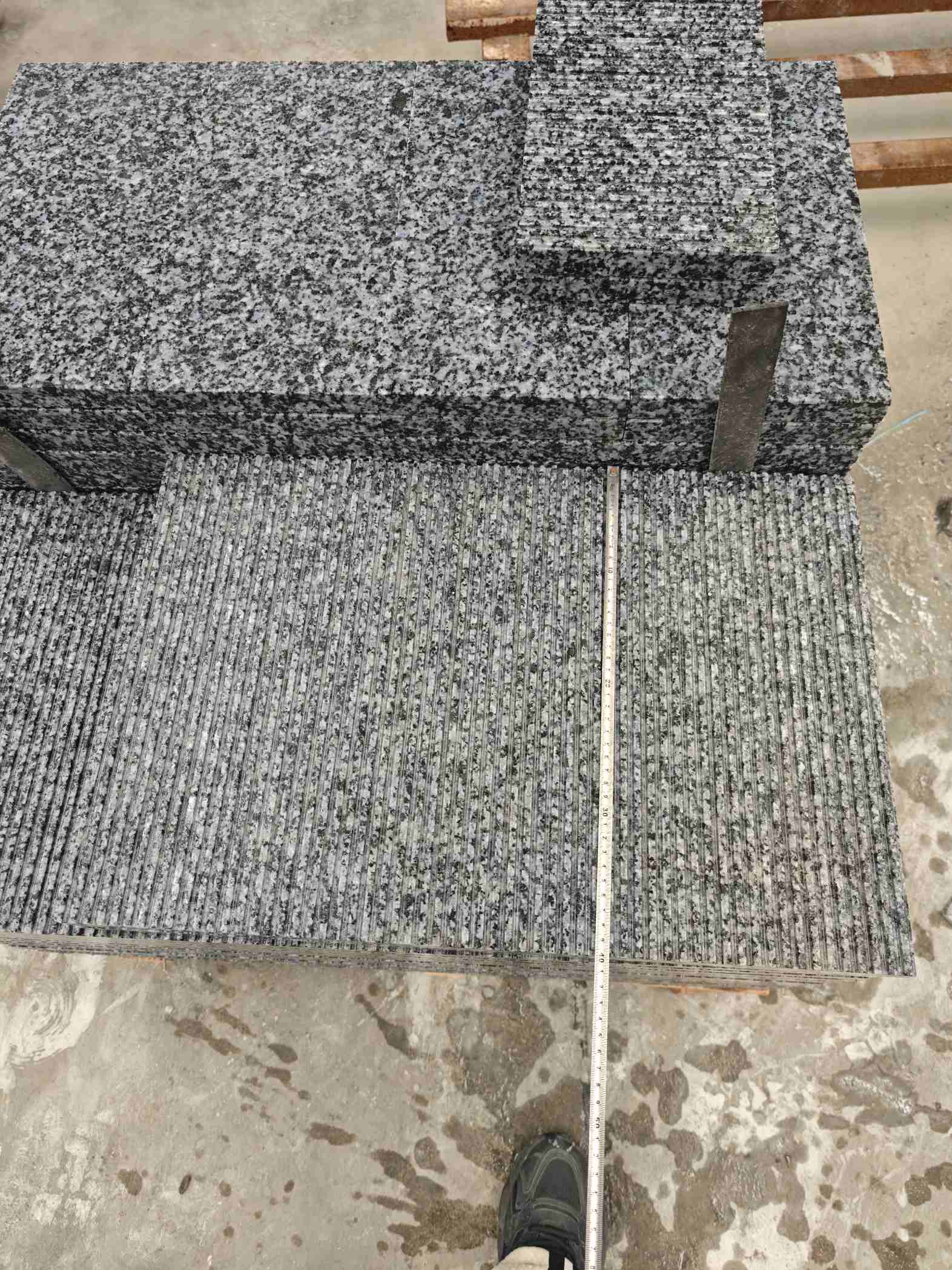 六安芝麻黑拉丝面