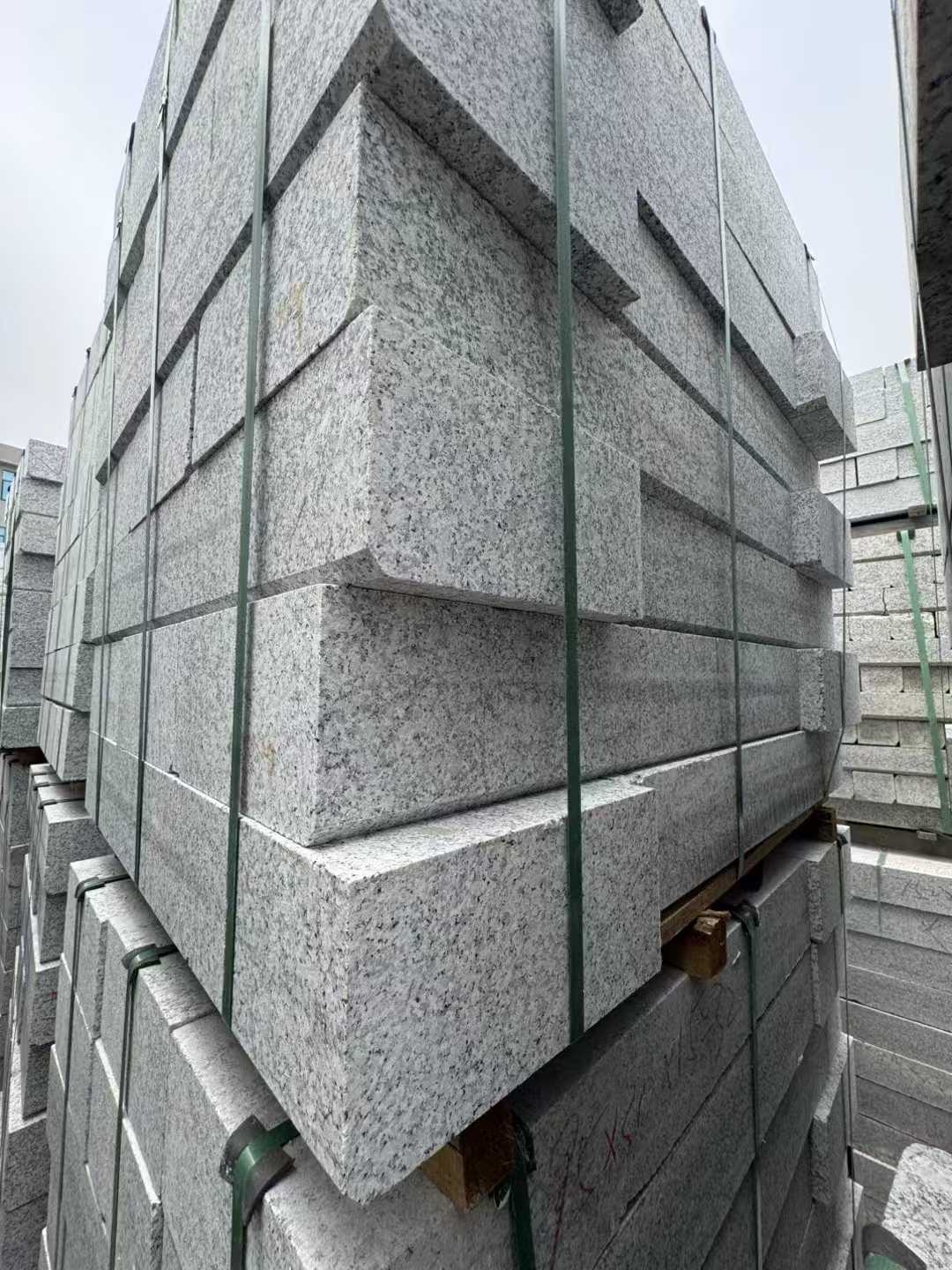 六安芝麻白路牙石 马路牙子